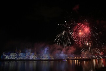 Poster - Beautiful shot of exploding colorful fireworks in a night sky over Budapest on Saint Istvan Day