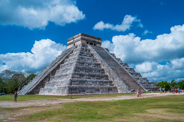 Wall Mural - Temple of Kukulcan in Chichen Itza