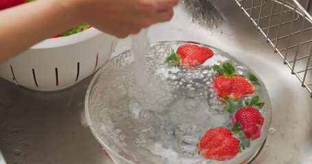 Canvas Print - Wash strawberry in kitchen at home