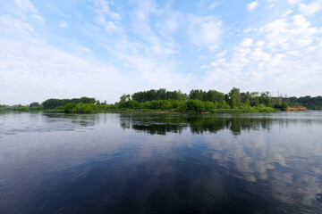 Canvas Print - Island of the Saint-Mesmin National Nature Reserve in Loire valley