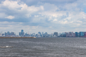 城南島から見た東京湾（東京都大田区）