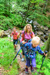 © ARochau - Junge Familie beim Wandern in den Oberstdorfer Bergen