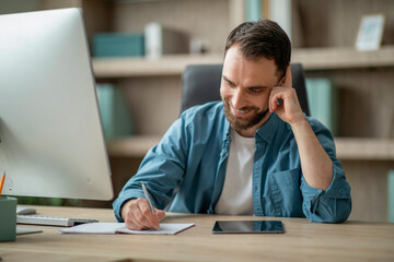 Aufkleber - Handsome Businessman Talking On Cellphone And Taking Notes While Working In Office