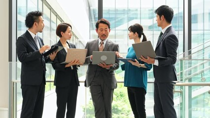Aufkleber - Group of Asian businesspeople meeting in lobby with laptops and tablets. Digital transformation. Smart office.