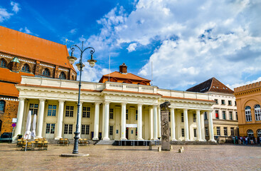 Poster - White columned building on the market place in Schwerin - Mecklenburg-Vorpommern, Germany