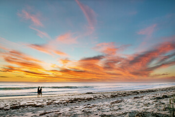 Canvas Print - Beautiful seascape sunset over the sea with two romantic silhouette.  Australia near Perth