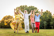© oneinchpunch - Group of senior people bonding outdoors - Happy olpd people having fun in a park, concepts about elderly lifestyle and seniority