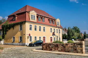 Wall Mural - werdau, deutschland - altes haus mit reste der stadtmauer