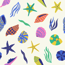 Seamless Pattern With Seashells, Starfish And Seaweed. Hand-drawn Doodle Sea Shells, Starfish, Mollusk. Summer Beach Print. Cute Ocean Background. Abstract Design For Clothing, Wrap, Textile, Fabric.