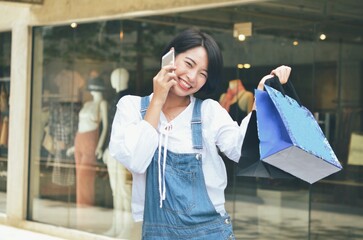 woman shopping in mall