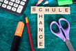 © studio v-zwoelf - Bunte Schulsachen und Worte Schule und Chance