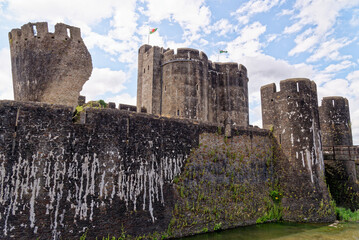 Wall Mural - Leaning South East tower at Caerphilly Castle - Caerphilly - Wales