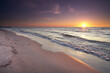 romantischer Sonnenuntergang am Meer