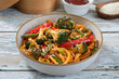 spaghetti con verdure e spezie cibo e gastronomia asiatica 