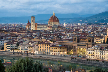 Wall Mural - panoramic view of Firenze (Florence) at sunset, taken from Piazzale Michelangelo.
historical landmarks, including the iconic Duomo and Palazzo Vechio,  can be seen at a distance