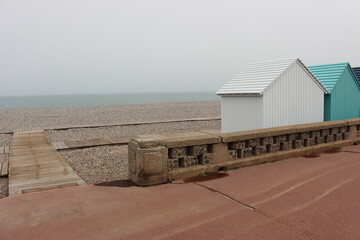 Wall Mural - Bord de mer à Dieppe : plage de galets, planches et cabines