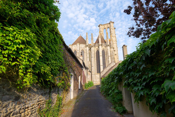 Canvas Print - Saint-Mathurin basilica in Larchant village