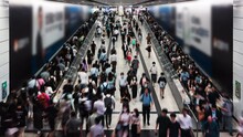 Timelapse Of Asian People Walk On Travelator Escalator At Central Subway Underground Station In Hong Kong. Public Transportation, Asia City Life, Or Commuter Urban Lifestyle Concept. High Angle View