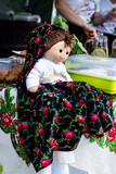 Fototapeta  - ręcznie robiona kolorowa lalka na wystawie