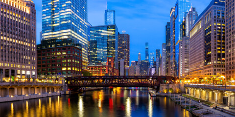 Wall Mural - Chicago city skyline downtown skyscraper at Chicago River bridge panorama in the United States