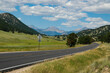 コロラドロッキー山脈が見える道路