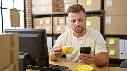 Poster - Young man ecommerce business worker using smartphone drinking coffee at office