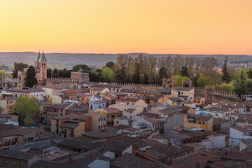 Wall Mural - Toledo Skyline at sunset with Puerta de Bisagra Nueva Gate and City Walls - Toledo, Spain