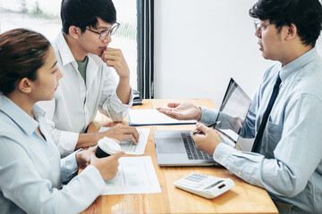 Aufkleber - Asian couple meeting with financial advisor to consultation abou