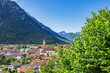 Blick auf die Stadt Mittenwald in Bayern