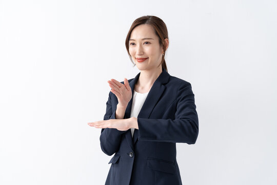 手話でありがとうを表現する女性