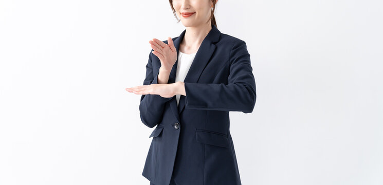 手話でありがとうを表現する女性