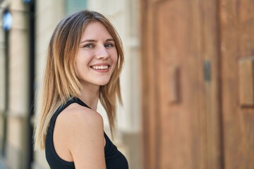 Poster - Young blonde woman smiling confident standing at street