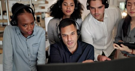 Fototapete - Businessman, call center and coaching team in meeting for customer service, telemarketing or support at office. Man coach training staff, consultant or agents for online advice or plan at workplace