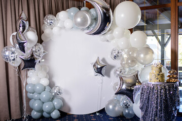 Wall Mural - White photo zone  in shape of circle  with balloons and cake on birthday party.