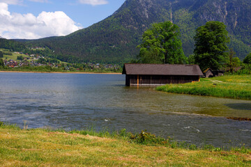 Wall Mural - Traunsee mountain lake in Austrian Alps. Austria landscape in Salzkammergut region. Traunkirchen town on Lake Traun.