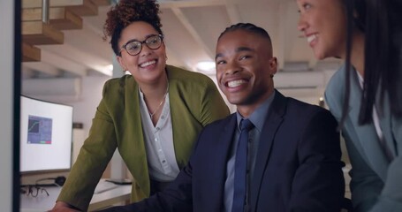 Aufkleber - Teamwork, computer analyst and business people in office with project deadline at night. Collaboration, coaching and happy black man, women or group of employees brainstorming, planning and training
