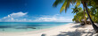 Wunderschöner Strand am Meer mit kleiner Hütte und Palmen, türkisfarbenem Wasser auf einer Insel, Generative Ai