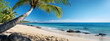 Wunderschöner Strand am Meer mit Palmen und türkisfarbenem Wasser auf einer Insel, Generative Ai