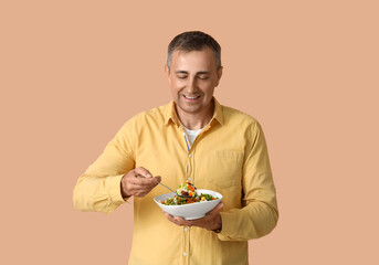 Canvas Print - Mature man with prepared vegetables on beige background