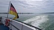 Schifffahrt auf dem schönen Bodensee Sommer mit Deutschland Flagge