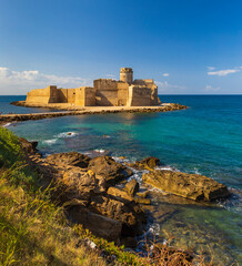 Canvas Print - Castle in Isola di Capo Rizzuto, Province of Crotone, Calabria, Italy