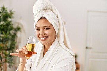 Canvas Print - Young beautiful hispanic woman wearing bathrobe drinking champagne at beauty salon