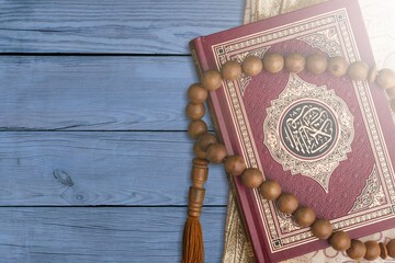 Canvas Print - Holy Quran book with written calligraphy and rosary beads