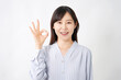 © siro46 - OKサインするミドルエイジの女性　白背景