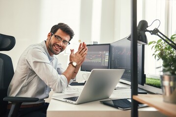 Fototapete - Young and successful. Happy bearded trader in formal wear and eyeglasses looking at camera and smiling while sitting in his modern office.