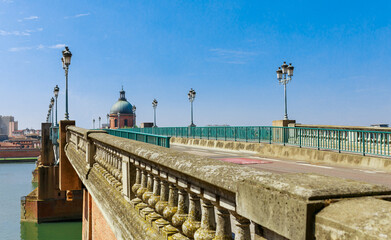 Wall Mural - Garonne river, La Grave dome and Pont Saint-Pierre in Toulouse, France