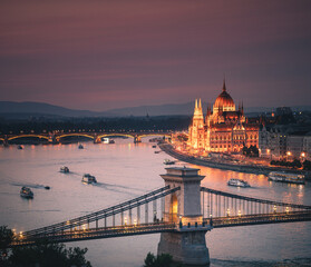 Wall Mural - Amazing Chain Bridge with the Parliament in sunset in Budapest, Hungary