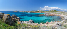 Mer Turquoise Et Bateaux De Plaisance Aux îles Lavezzi En Corse Du Sud Au Large De Bonifacio 