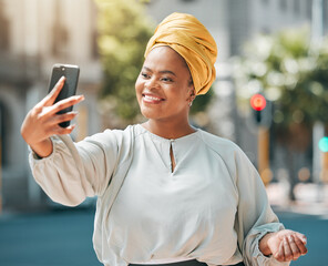 Aufkleber - City, business and black woman with a smile, selfie and confident with happiness, memory and profile picture. Female person, professional or happy entrepreneur with joy, outdoor and social media post