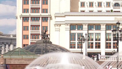 Canvas Print - Manezh Square with fountains and benches timelapse in Moscow. Moscow Hotel on background. Glass domes and street lights